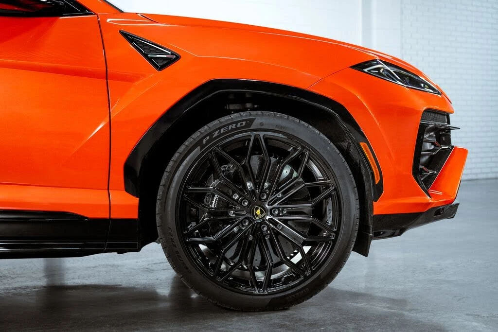 2025 Lamborghini Urus SE - Image 10 of 31