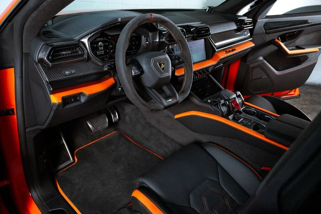 2025 Lamborghini Urus SE - Image 16 of 31