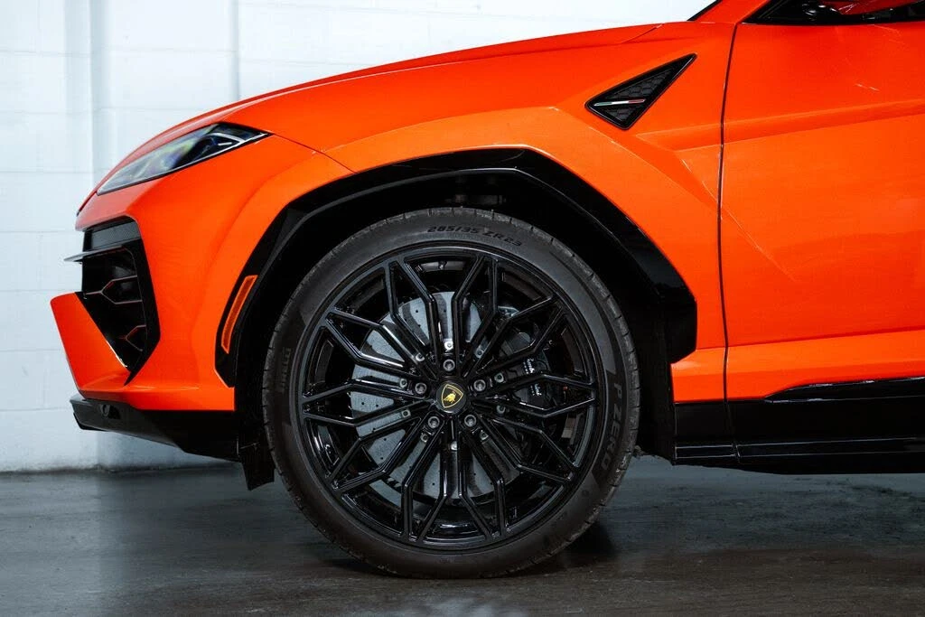 2025 Lamborghini Urus SE - Image 9 of 31