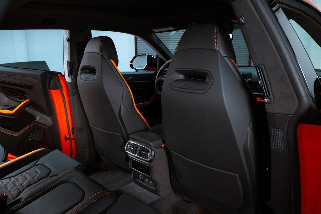 2025 Lamborghini Urus SE - Image 23 of 31