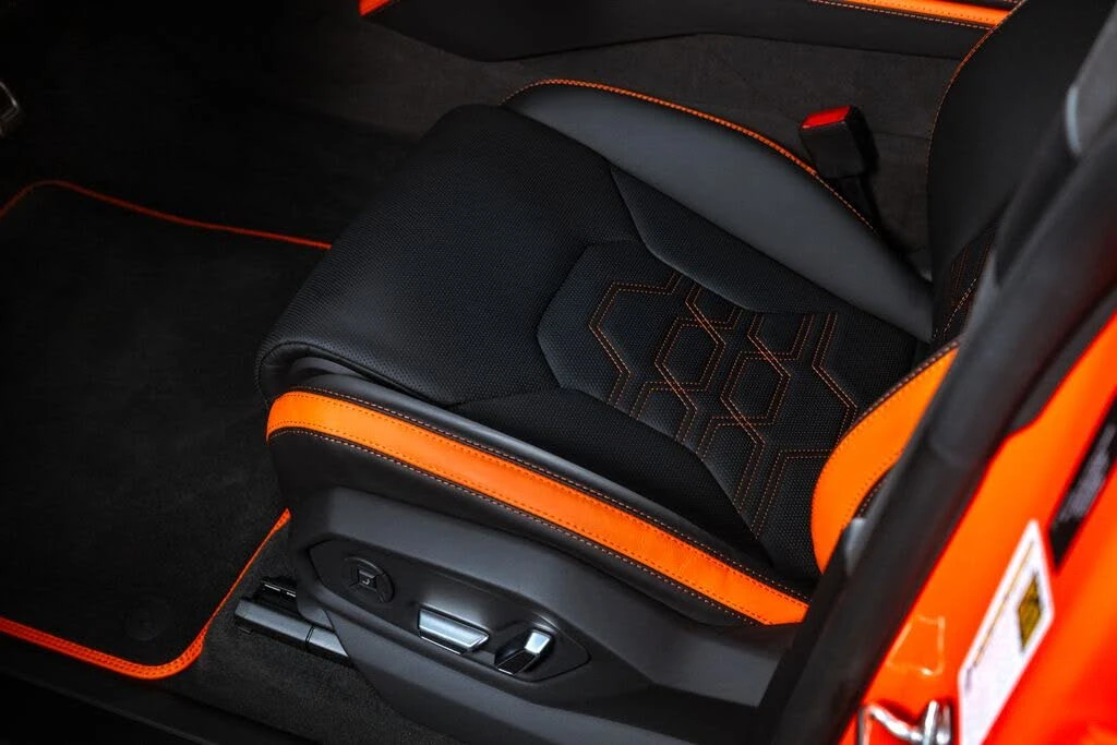 2025 Lamborghini Urus SE - Image 15 of 31