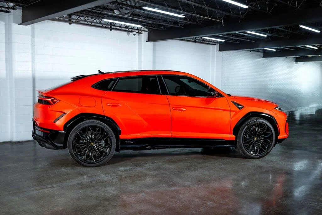 2025 Lamborghini Urus SE - Image 2 of 31