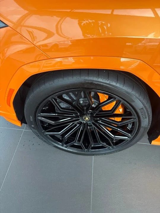 2025 Lamborghini Urus SE - Image 9 of 13