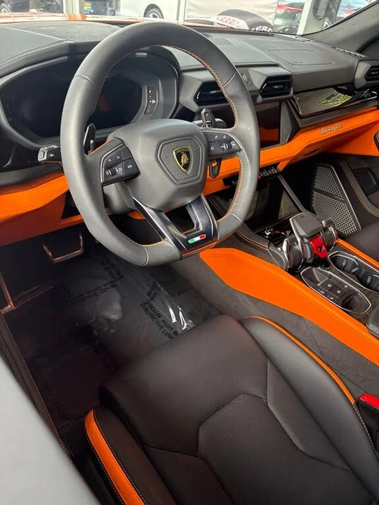 2025 Lamborghini Urus SE - Image 11 of 13