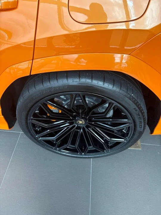 2025 Lamborghini Urus SE - Image 8 of 13