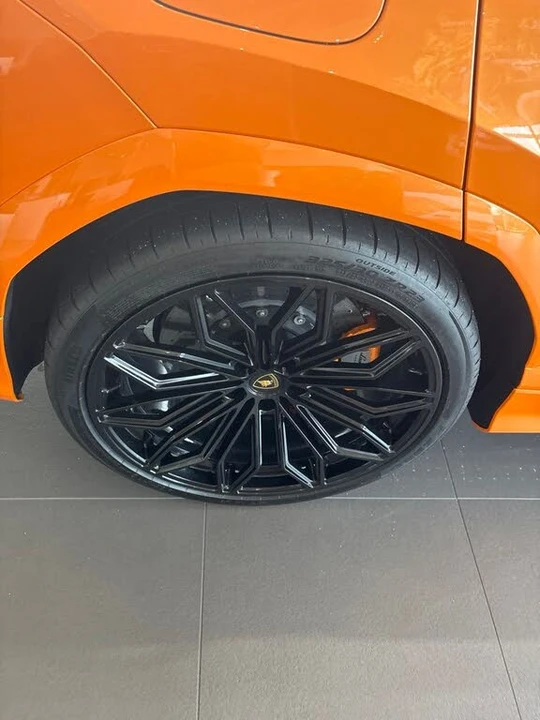 2025 Lamborghini Urus SE - Image 4 of 13