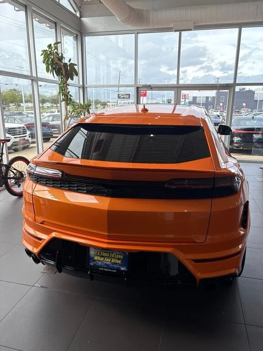 2025 Lamborghini Urus SE - Image 6 of 13