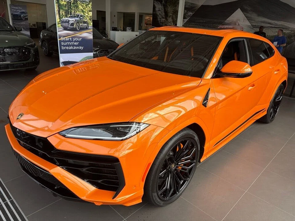 2025 Lamborghini Urus SE - Image 10 of 13