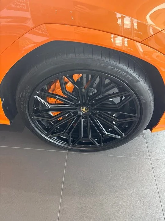 2025 Lamborghini Urus SE - Image 3 of 13