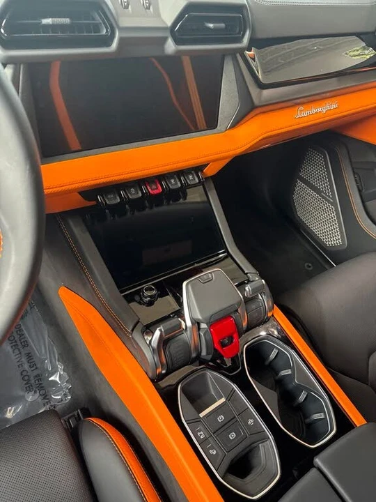 2025 Lamborghini Urus SE - Image 12 of 13