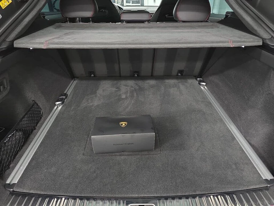 2025 Lamborghini Urus SE - Image 30 of 31