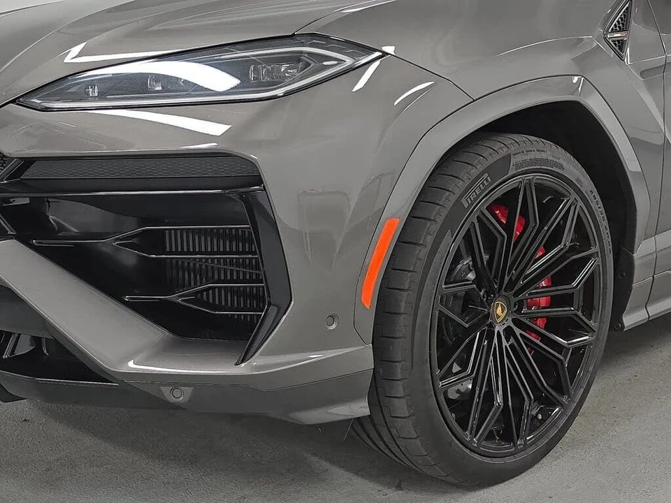 2025 Lamborghini Urus SE - Image 11 of 31