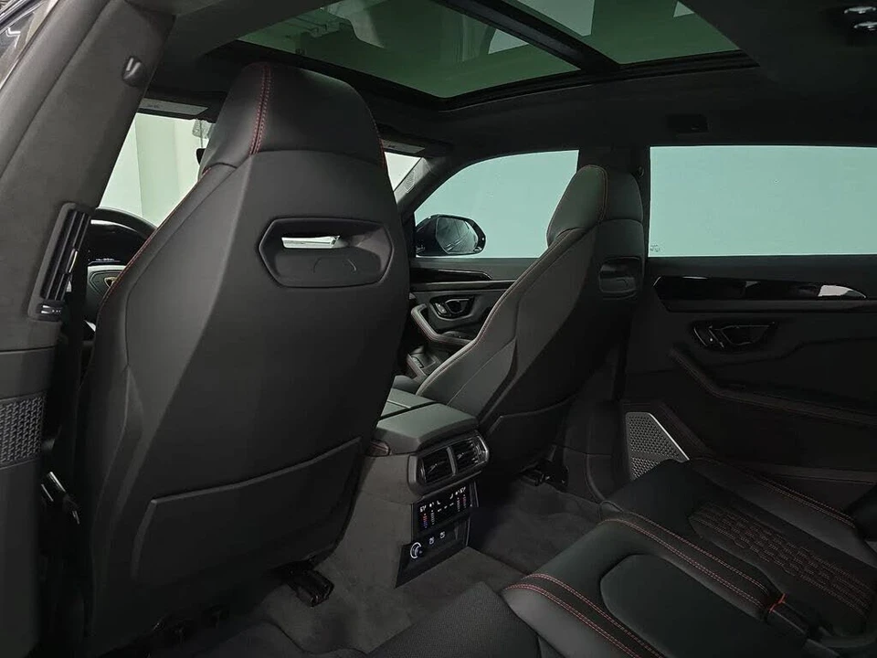 2025 Lamborghini Urus SE - Image 27 of 31