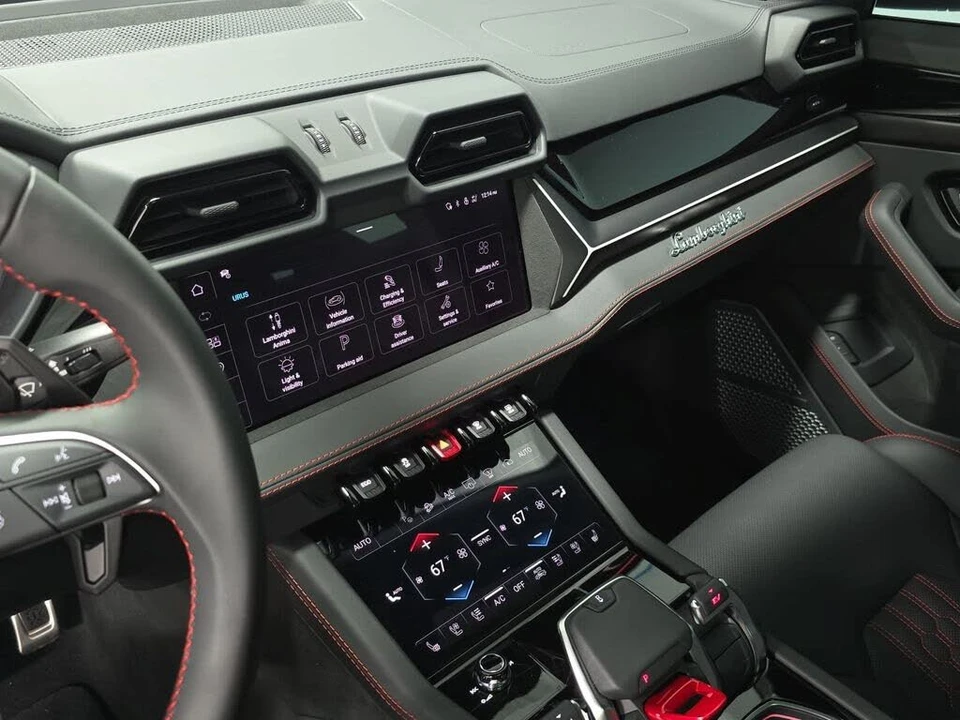 2025 Lamborghini Urus SE - Image 15 of 31