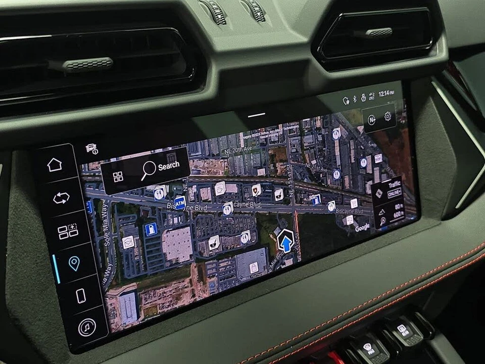 2025 Lamborghini Urus SE - Image 17 of 31