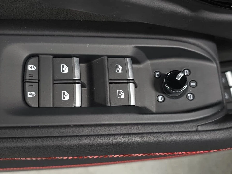 2025 Lamborghini Urus SE - Image 23 of 31