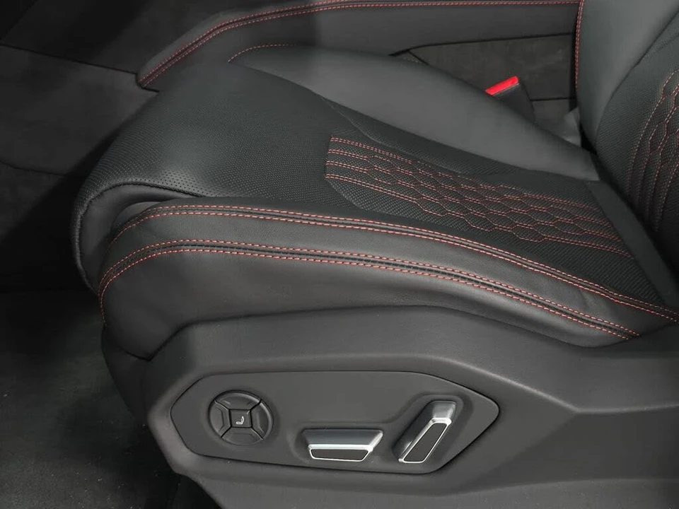 2025 Lamborghini Urus SE - Image 24 of 31