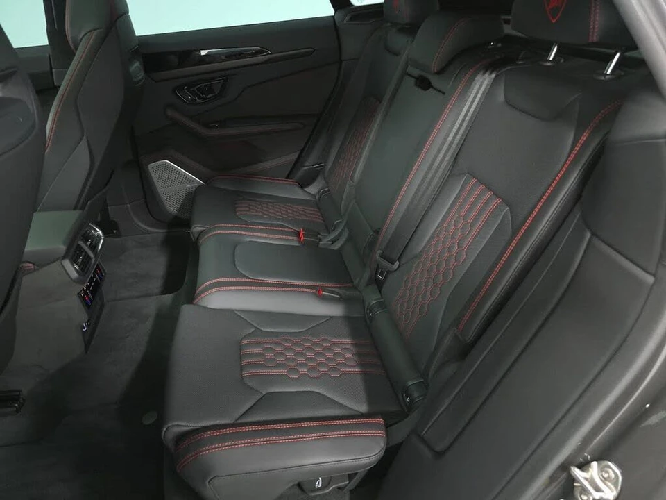 2025 Lamborghini Urus SE - Image 26 of 31