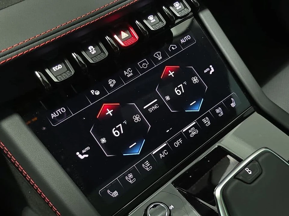 2025 Lamborghini Urus SE - Image 19 of 31