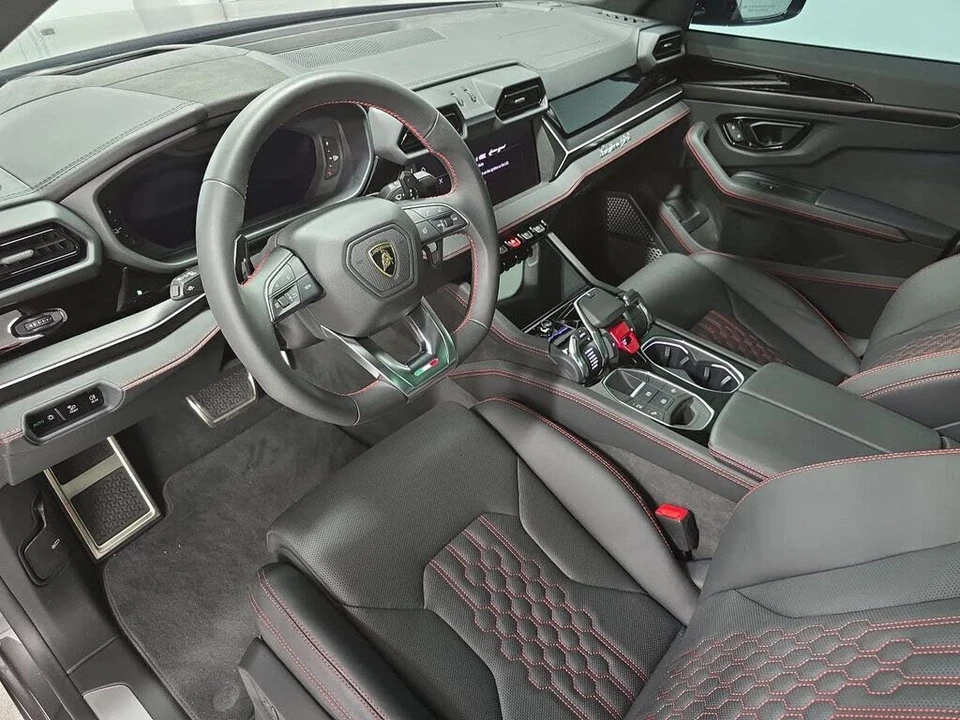 2025 Lamborghini Urus SE - Image 4 of 31