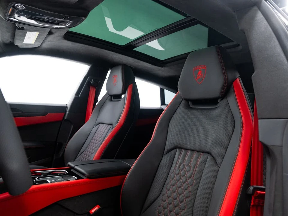 2025 Lamborghini Urus SE - Image 16 of 31