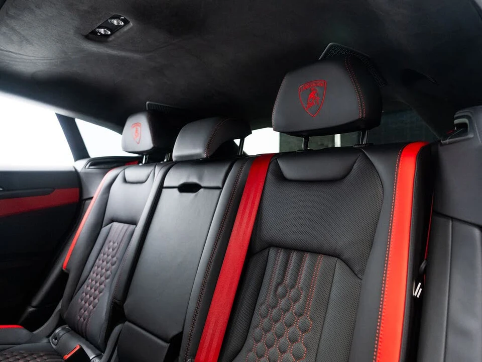 2025 Lamborghini Urus SE - Image 27 of 31