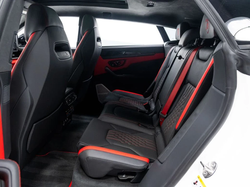 2025 Lamborghini Urus SE - Image 25 of 31