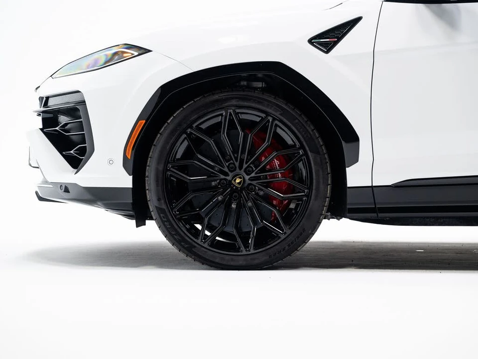 2025 Lamborghini Urus SE - Image 9 of 31