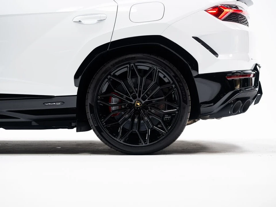2025 Lamborghini Urus SE - Image 10 of 31