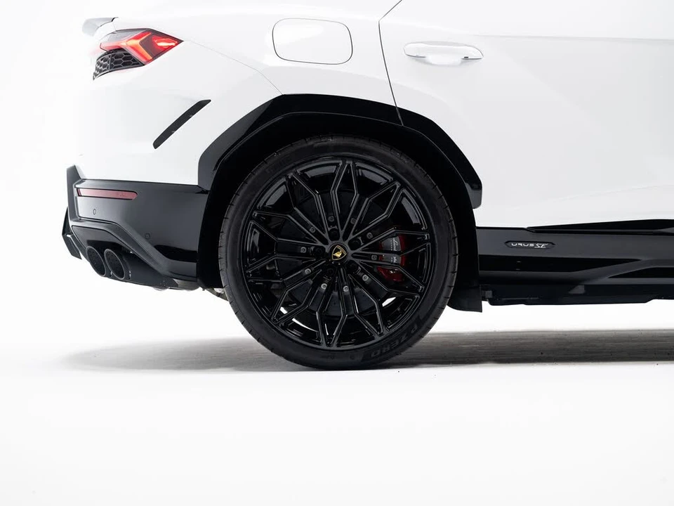 2025 Lamborghini Urus SE - Image 11 of 31