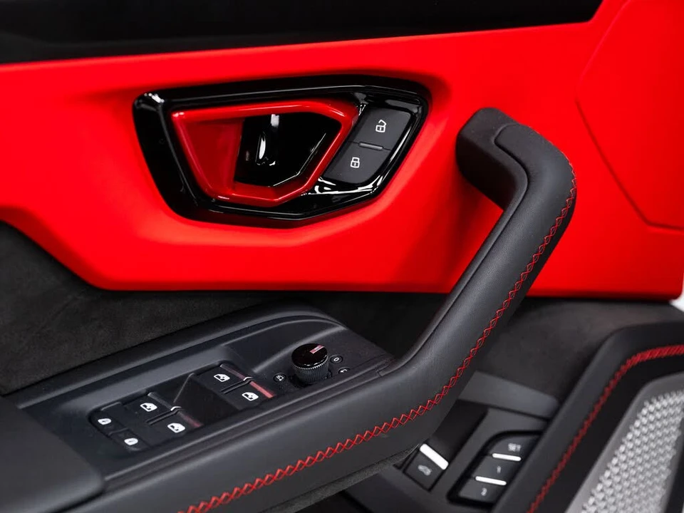 2025 Lamborghini Urus SE - Image 18 of 31