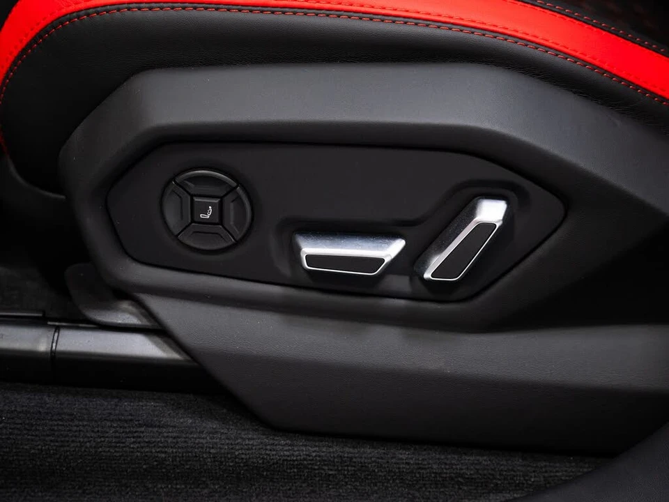2025 Lamborghini Urus SE - Image 20 of 31