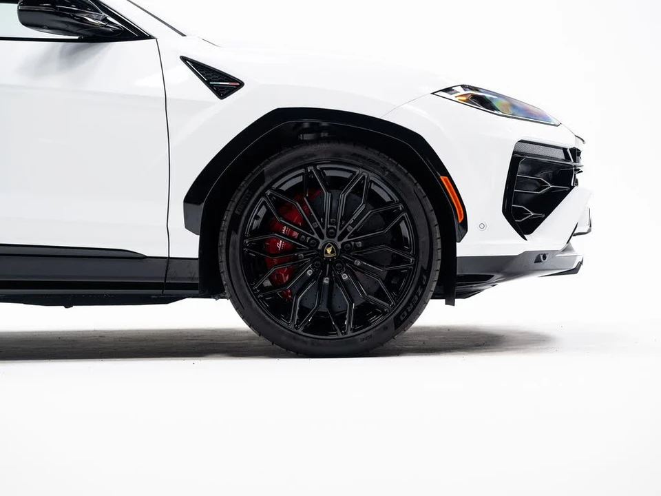 2025 Lamborghini Urus SE - Image 12 of 31