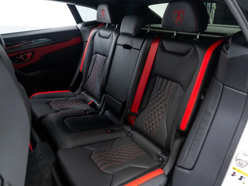 2025 Lamborghini Urus SE - Image 26 of 31