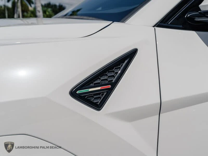 2025 Lamborghini Urus SE - Image 9 of 26