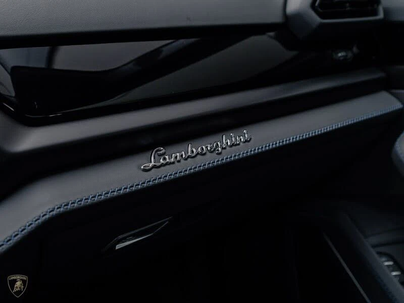 2025 Lamborghini Urus SE - Image 11 of 26