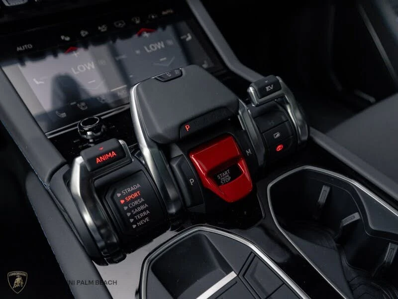 2025 Lamborghini Urus SE - Image 15 of 26