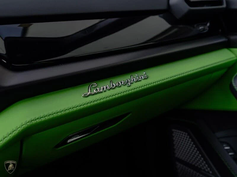 2025 Lamborghini Urus SE - Image 11 of 30
