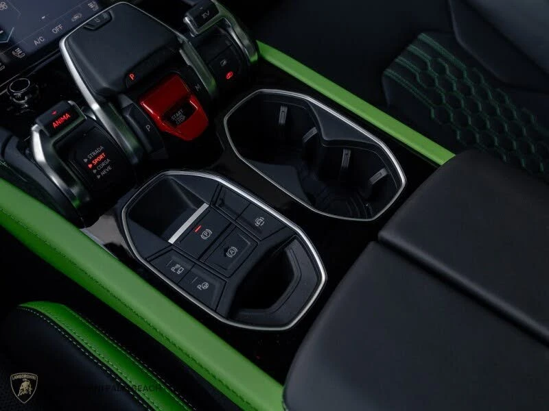 2025 Lamborghini Urus SE - Image 15 of 30