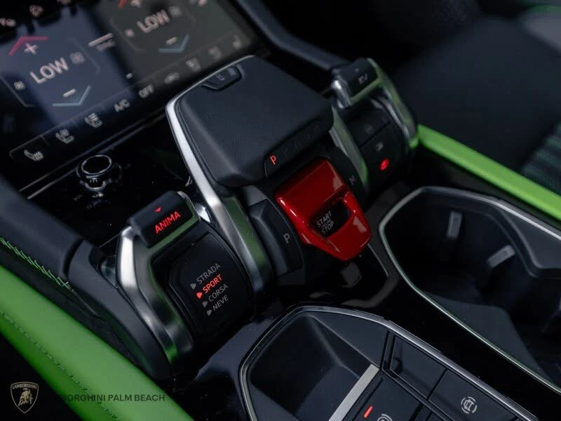 2025 Lamborghini Urus SE - Image 16 of 30