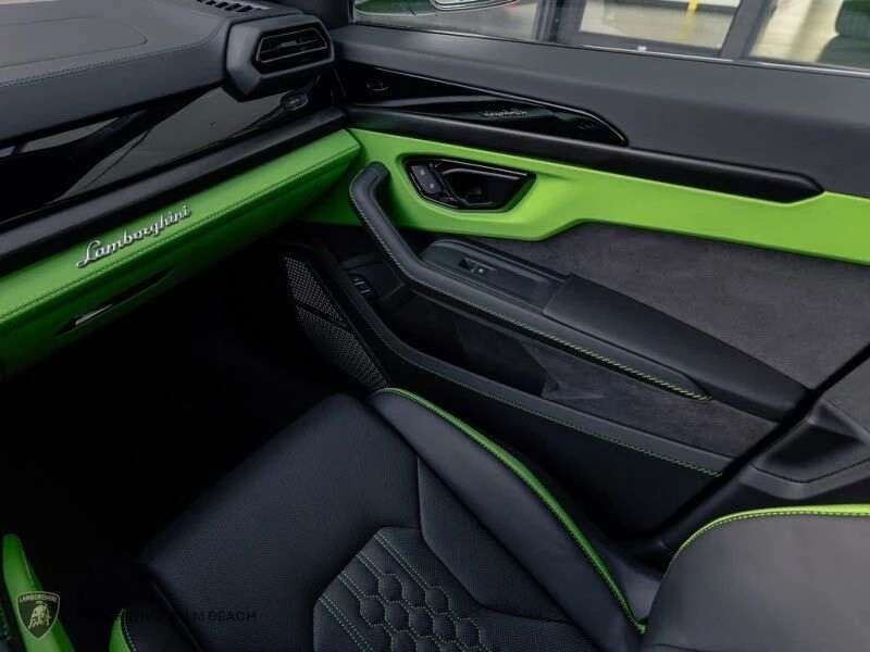 2025 Lamborghini Urus SE - Image 10 of 30