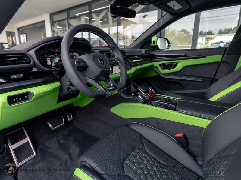 2025 Lamborghini Urus SE - Image 20 of 30
