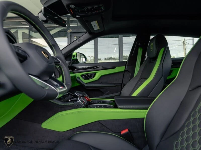 2025 Lamborghini Urus SE - Image 19 of 30