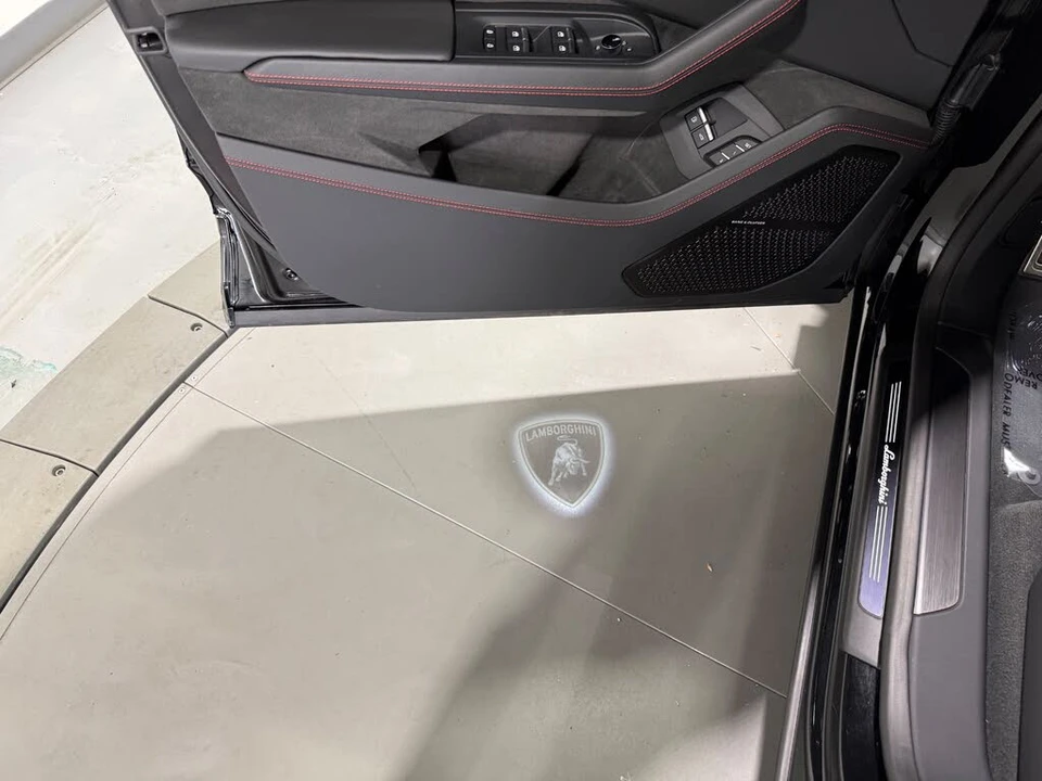 2025 Lamborghini Urus SE - Image 24 of 31