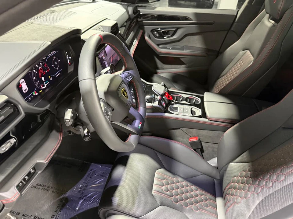 2025 Lamborghini Urus SE - Image 27 of 31