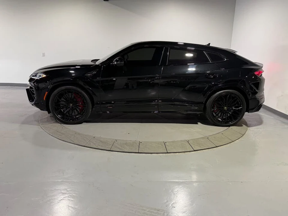 2025 Lamborghini Urus SE - Image 14 of 31