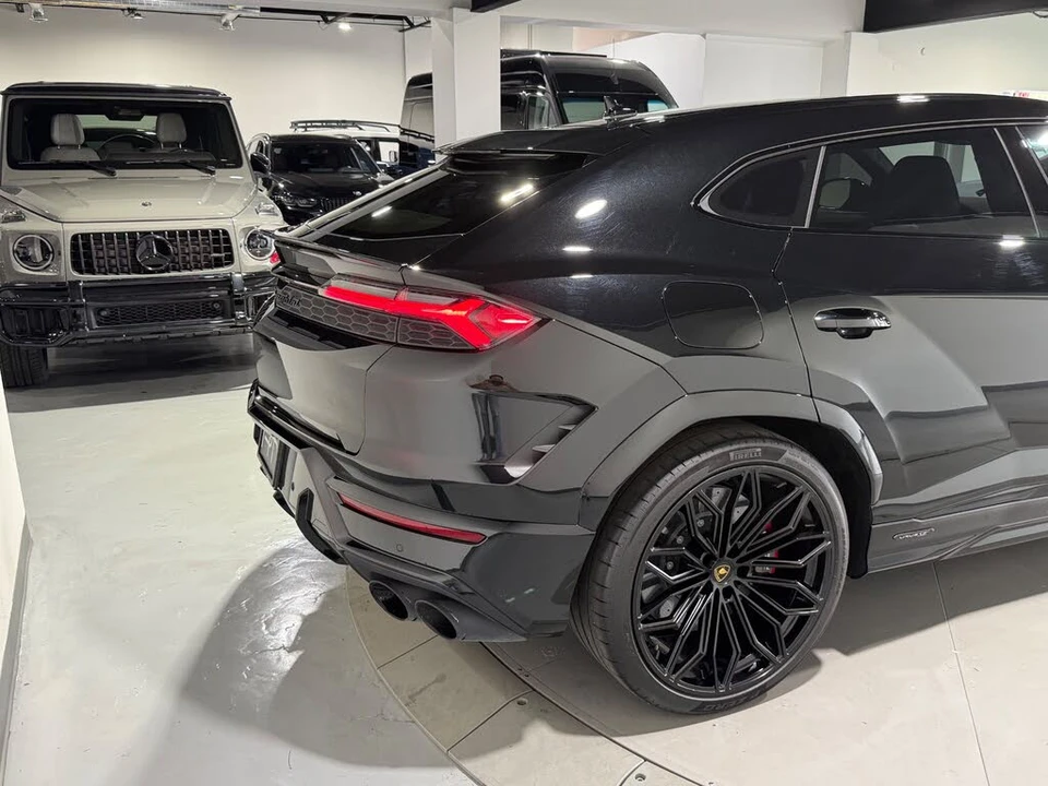 2025 Lamborghini Urus SE - Image 12 of 31