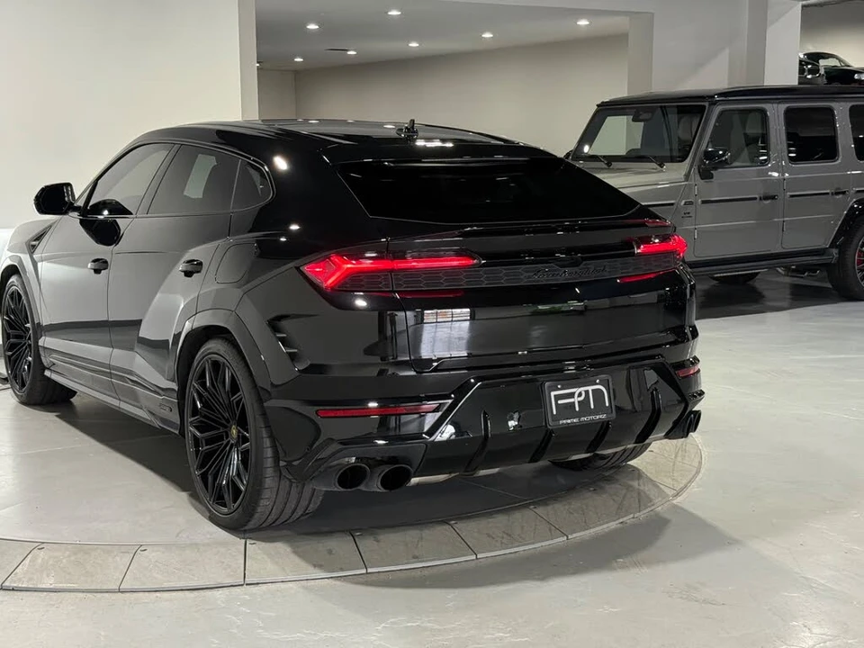 2025 Lamborghini Urus SE - Image 17 of 31