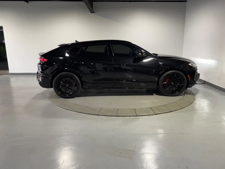 2025 Lamborghini Urus SE - Image 8 of 31