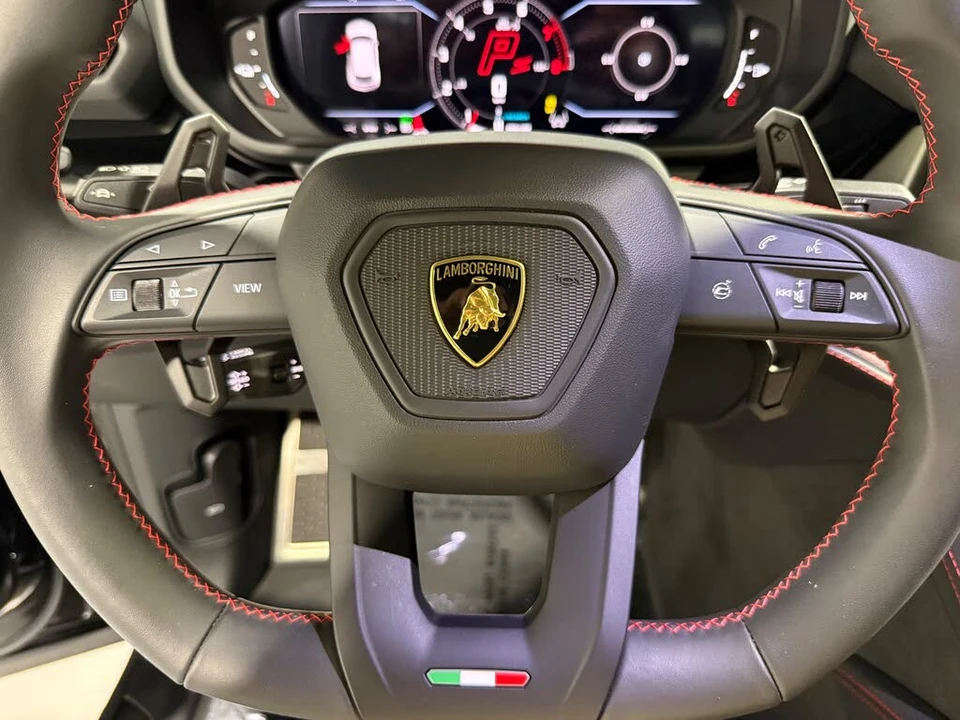 2025 Lamborghini Urus SE - Image 31 of 31